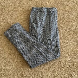 Women’s Amanda and Chelsea Slim Cropped Ankle Stretch Pants
Size 10